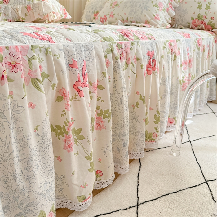 91家纺网 家纺一手货源 找家纺 忘忧草 2025新款柔软全棉夹棉印花床裙 柏林花涧