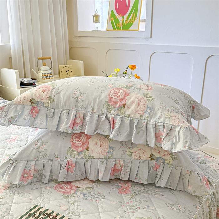 91家纺网 家纺一手货源 找家纺 忘忧草 2025新款柔软全棉夹棉印花床裙 华庭庄园-蓝