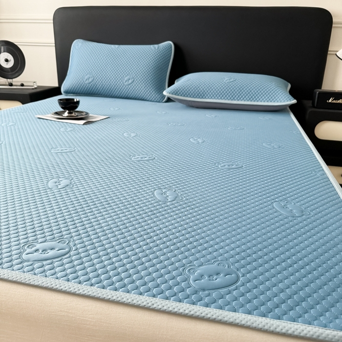 91家纺网 家纺一手货源 找家纺 （总）卡罗兰 2025新款超声波凉豆豆凉席三件套小冰熊系列