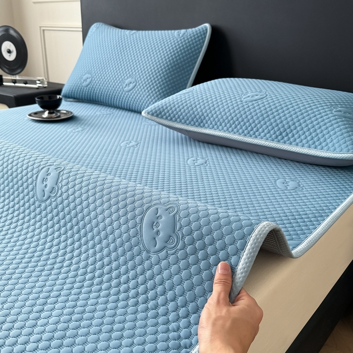 91家纺网 家纺一手货源 找家纺 （总）卡罗兰 2025新款超声波凉豆豆凉席三件套小冰熊系列