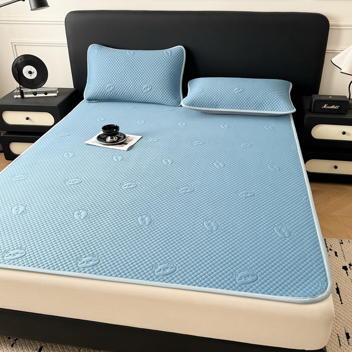 91家纺网 家纺一手货源 找家纺 （总）卡罗兰 2025新款超声波凉豆豆凉席三件套小冰熊系列