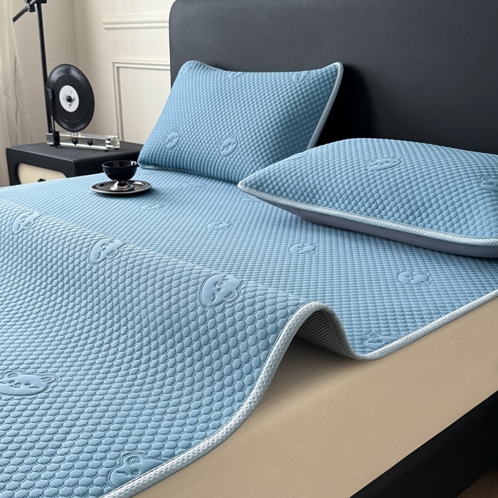 91家纺网 家纺一手货源 找家纺 （总）卡罗兰 2025新款超声波凉豆豆凉席三件套小冰熊系列