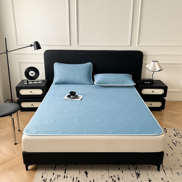 91家纺网 家纺一手货源 找家纺 （总）卡罗兰 2025新款超声波凉豆豆凉席三件套小冰熊系列