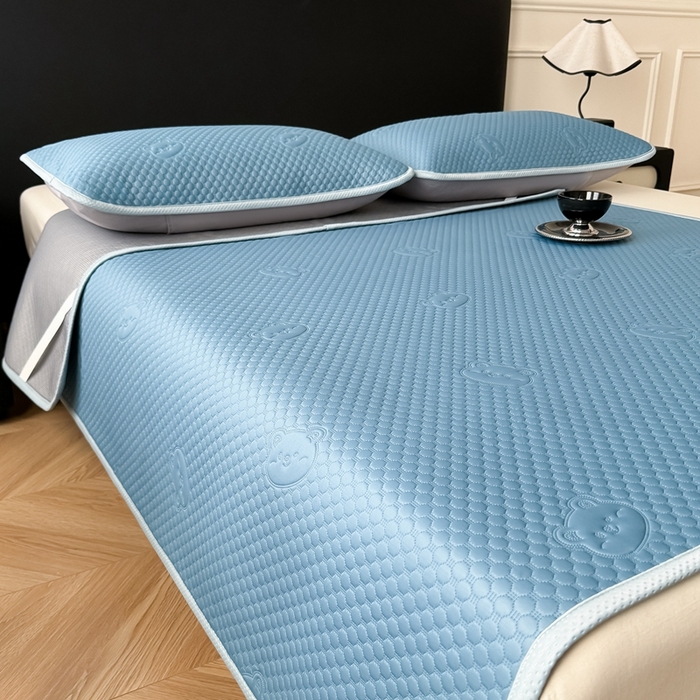 91家纺网 家纺一手货源 找家纺 （总）卡罗兰 2025新款超声波凉豆豆凉席三件套小冰熊系列