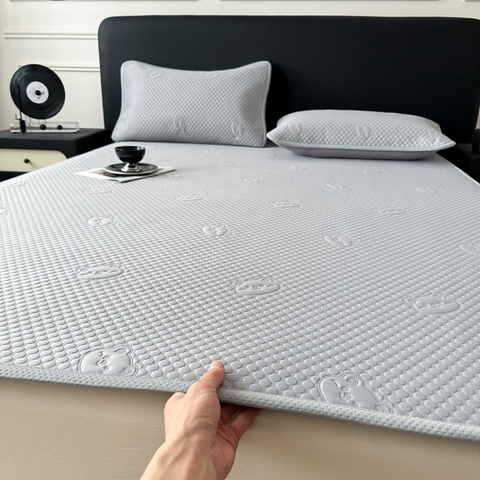 91家纺网 家纺一手货源 找家纺 （总）卡罗兰 2025新款超声波凉豆豆凉席三件套小冰熊系列