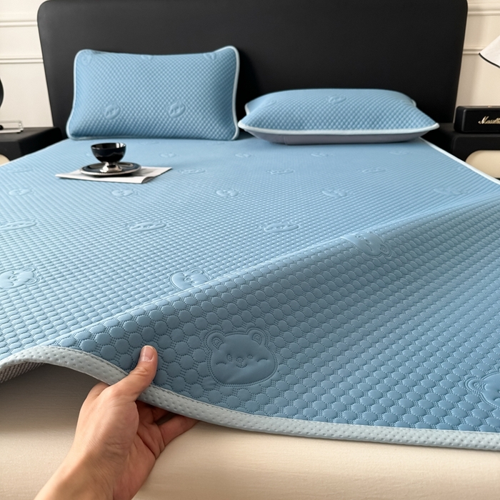 91家纺网 家纺一手货源 找家纺 （总）卡罗兰 2025新款超声波凉豆豆凉席三件套小冰熊系列