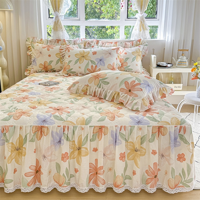 91家纺网 家纺一手货源 找家纺 忘忧草 2025新款柔软全棉夹棉印花床裙 云裳花谷