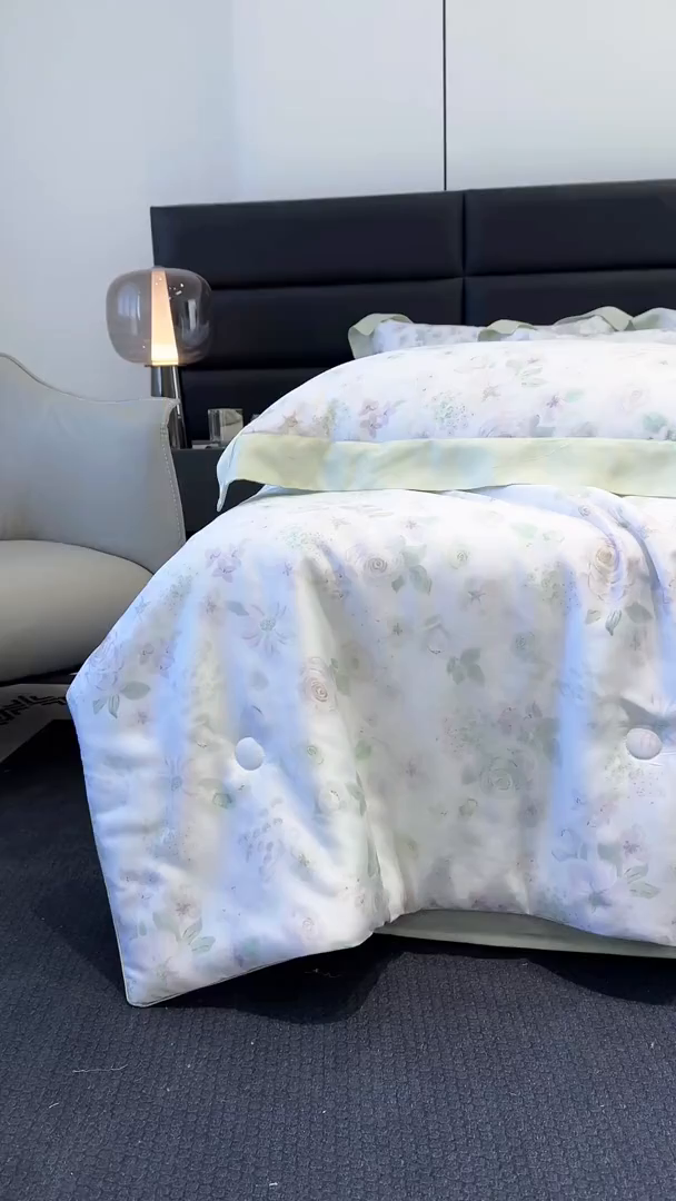 91家纺网 家纺一手货源 找家纺 衿成家纺 2025春夏新款莱赛尔天丝夏被嵌绳款数码印花单夏被夏被四件套 春晓雨梦