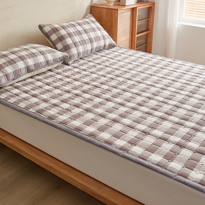 91家纺网 家纺一手货源 找家纺 暖季家纺 2025新款A类水抚棉麻新疆棉花床护垫 絮叠床护垫-灰中格