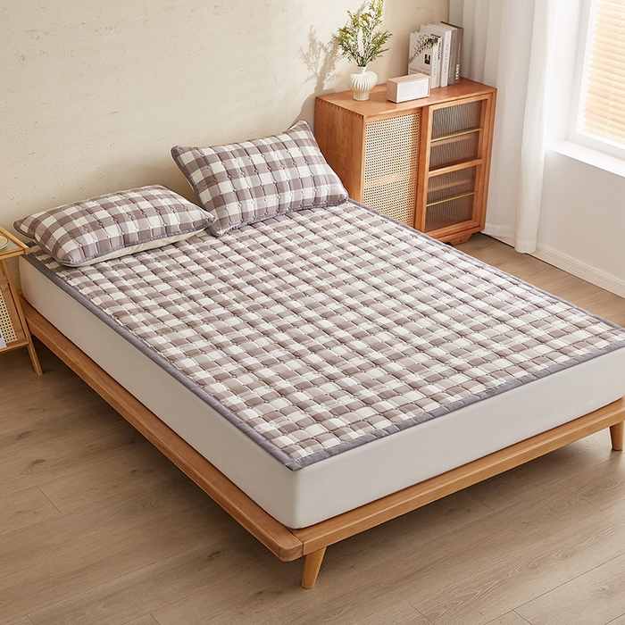 91家纺网 家纺一手货源 找家纺 暖季家纺 2025新款A类水抚棉麻新疆棉花床护垫 絮叠床护垫-灰中格