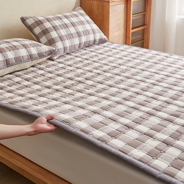 91家纺网 家纺一手货源 找家纺 暖季家纺 2025新款A类水抚棉麻新疆棉花床护垫 絮叠床护垫-灰中格