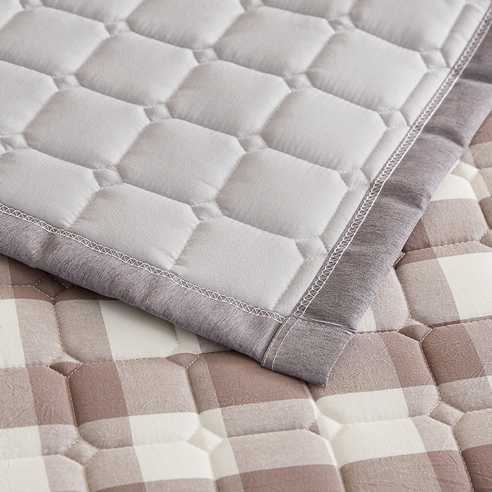 91家纺网 家纺一手货源 找家纺 暖季家纺 2025新款A类水抚棉麻新疆棉花床护垫 絮叠床护垫-灰中格