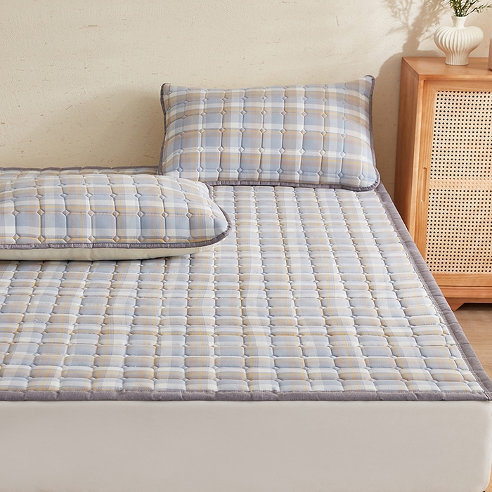 91家纺网 家纺一手货源 找家纺 暖季家纺 2025新款A类水抚棉麻新疆棉花床护垫 絮叠床护垫-简兮蓝