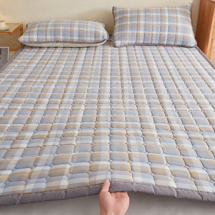 91家纺网 家纺一手货源 找家纺 暖季家纺 2025新款A类水抚棉麻新疆棉花床护垫 絮叠床护垫-简兮蓝