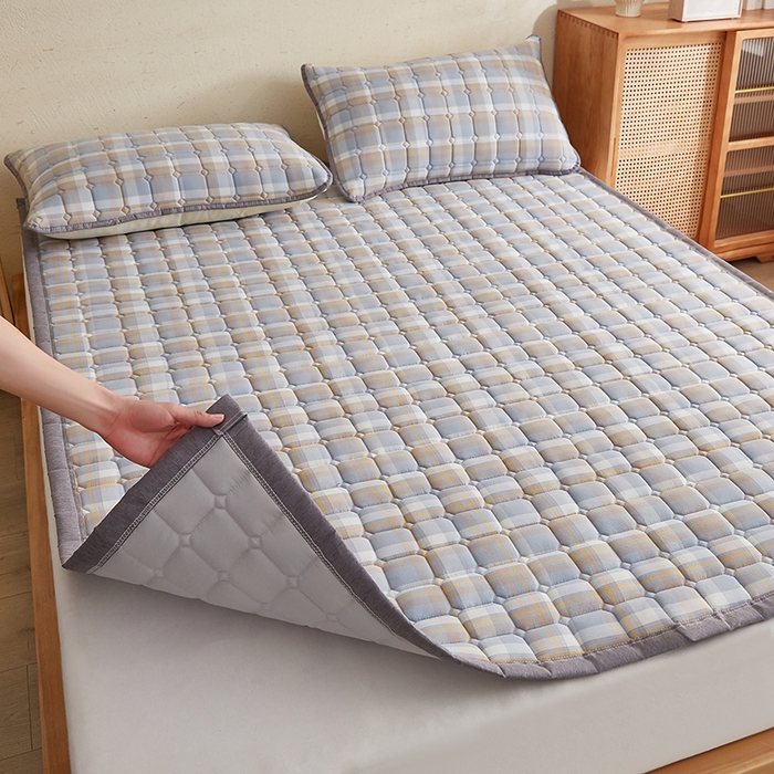 91家纺网 家纺一手货源 找家纺 暖季家纺 2025新款A类水抚棉麻新疆棉花床护垫 絮叠床护垫-简兮蓝