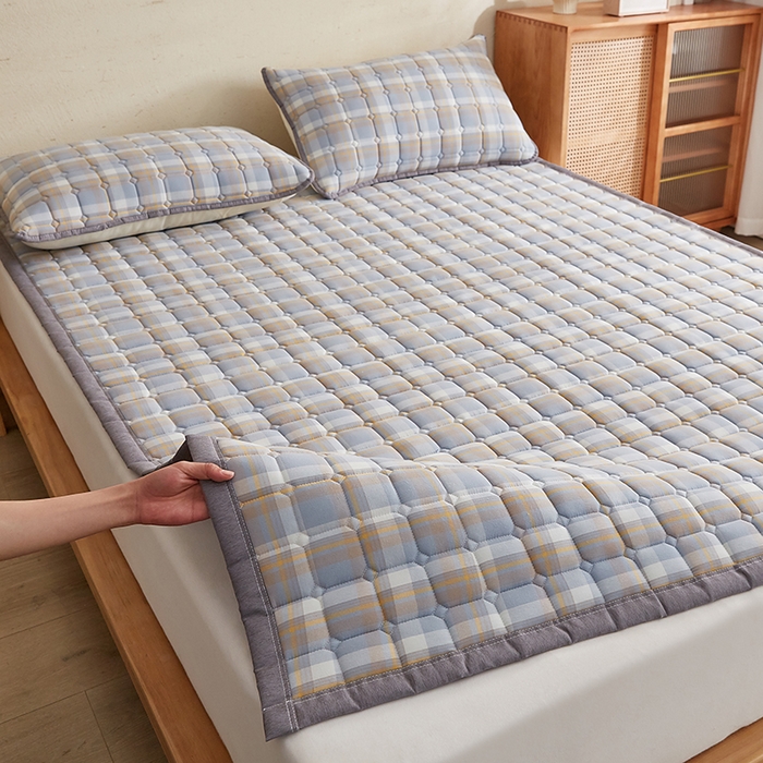 91家纺网 家纺一手货源 找家纺 暖季家纺 2025新款A类水抚棉麻新疆棉花床护垫 絮叠床护垫-简兮蓝