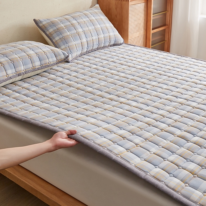 91家纺网 家纺一手货源 找家纺 暖季家纺 2025新款A类水抚棉麻新疆棉花床护垫 絮叠床护垫-简兮蓝