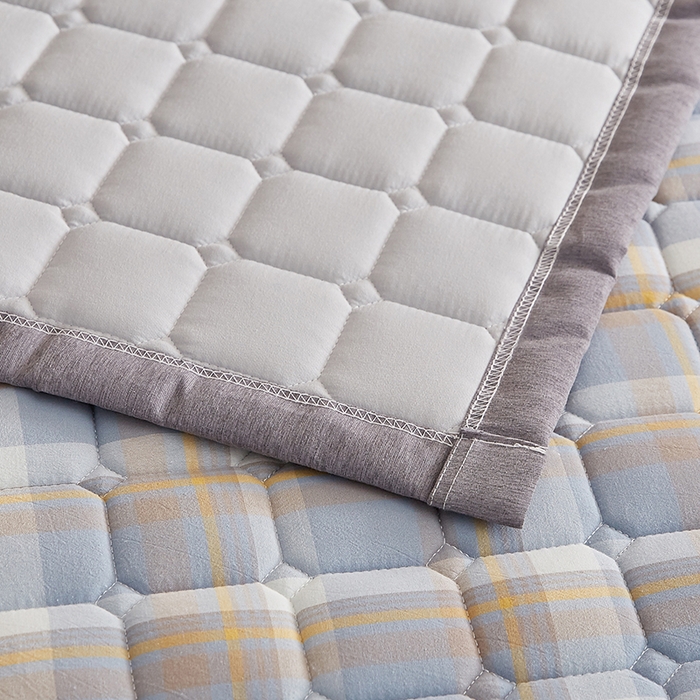 91家纺网 家纺一手货源 找家纺 暖季家纺 2025新款A类水抚棉麻新疆棉花床护垫 絮叠床护垫-简兮蓝