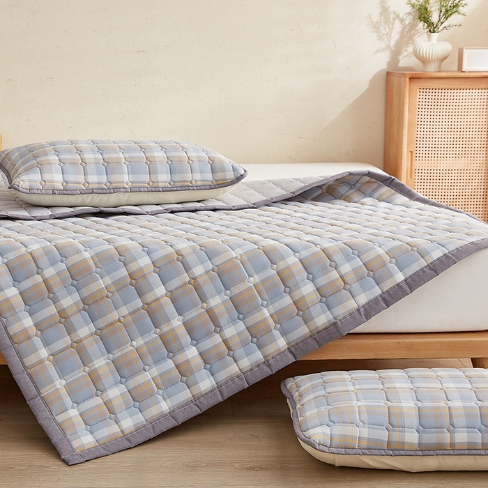 91家纺网 家纺一手货源 找家纺 暖季家纺 2025新款A类水抚棉麻新疆棉花床护垫 絮叠床护垫-简兮蓝