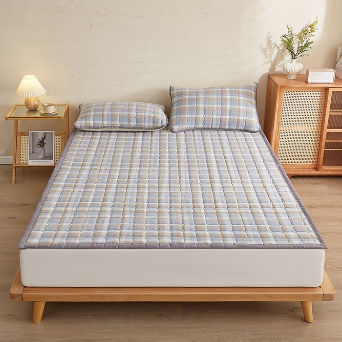 91家纺网 家纺一手货源 找家纺 暖季家纺 2025新款A类水抚棉麻新疆棉花床护垫 絮叠床护垫-简兮蓝