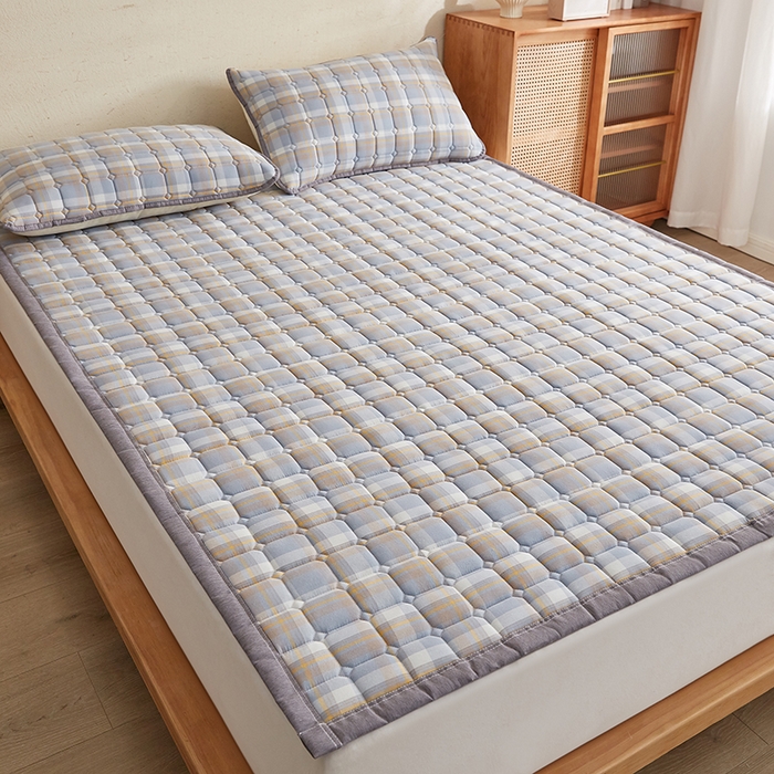 91家纺网 家纺一手货源 找家纺 暖季家纺 2025新款A类水抚棉麻新疆棉花床护垫 絮叠床护垫-简兮蓝