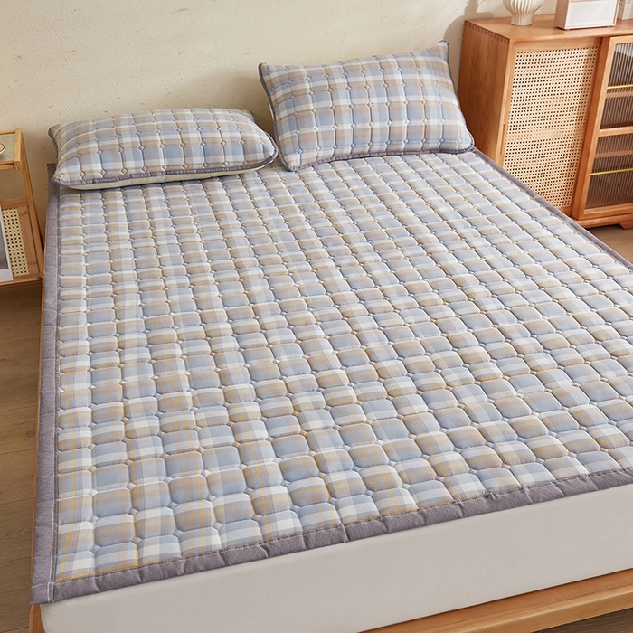 91家纺网 家纺一手货源 找家纺 暖季家纺 2025新款A类水抚棉麻新疆棉花床护垫 絮叠床护垫-简兮蓝