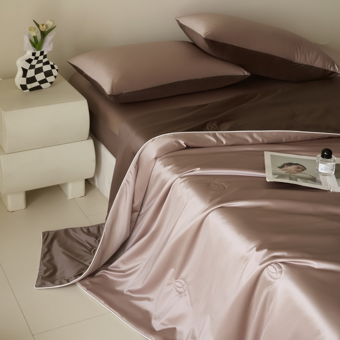 91家纺网 家纺一手货源 找家纺 （总）圣梦莱羽绒家纺 2025春夏新款A类锦氨凉感丝亮丝冰丝绸夏凉被亲肤丝绸被芯（凡质量问题由商家承担）