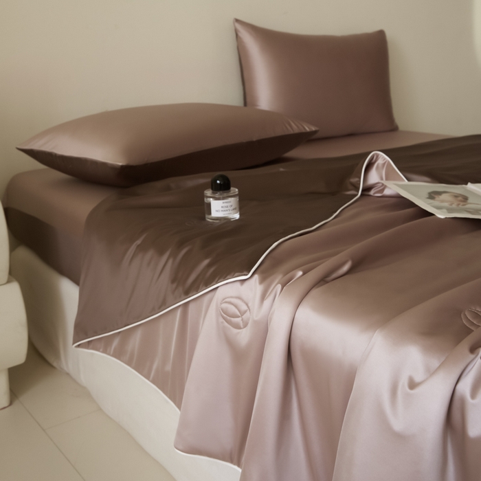 91家纺网 家纺一手货源 找家纺 （总）圣梦莱羽绒家纺 2025春夏新款A类锦氨凉感丝亮丝冰丝绸夏凉被亲肤丝绸被芯（凡质量问题由商家承担）