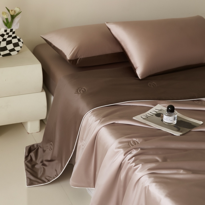 91家纺网 家纺一手货源 找家纺 （总）圣梦莱羽绒家纺 2025春夏新款A类锦氨凉感丝亮丝冰丝绸夏凉被亲肤丝绸被芯（凡质量问题由商家承担）