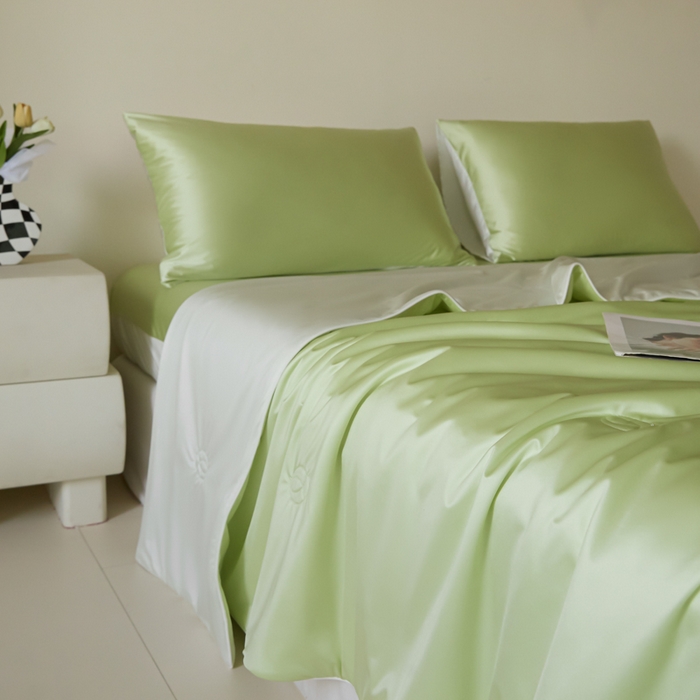 91家纺网 家纺一手货源 找家纺 圣梦莱羽绒家纺 2025春夏新款A类锦氨凉感丝亮丝冰丝绸夏凉被亲肤丝绸被芯 薄荷青柠檬