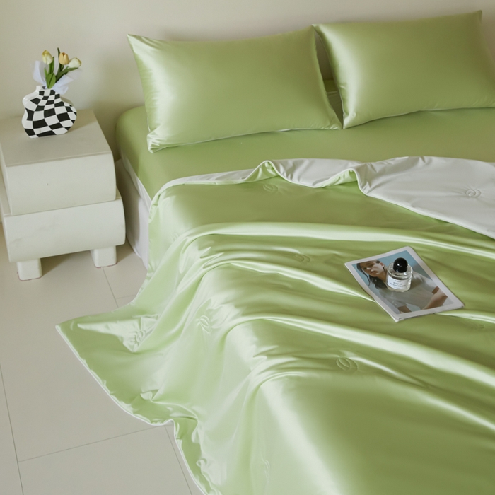 91家纺网 家纺一手货源 找家纺 圣梦莱羽绒家纺 2025春夏新款A类锦氨凉感丝亮丝冰丝绸夏凉被亲肤丝绸被芯 薄荷青柠檬