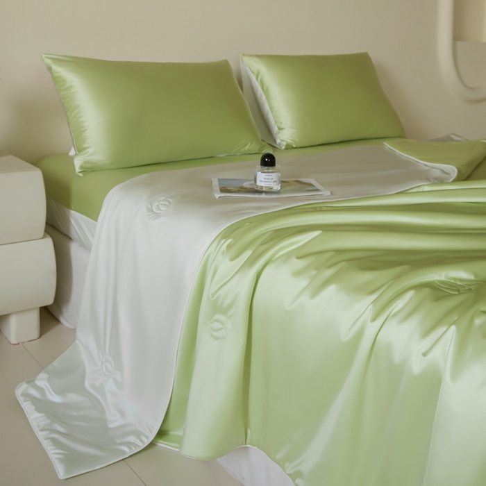 91家纺网 家纺一手货源 找家纺 圣梦莱羽绒家纺 2025春夏新款A类锦氨凉感丝亮丝冰丝绸夏凉被亲肤丝绸被芯 薄荷青柠檬