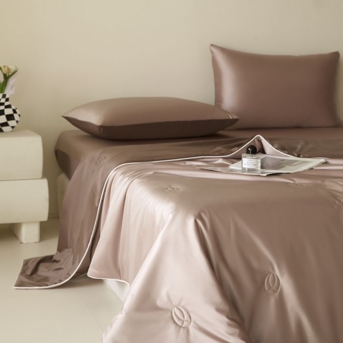 91家纺网 家纺一手货源 找家纺 （总）圣梦莱羽绒家纺 2025春夏新款A类锦氨凉感丝亮丝冰丝绸夏凉被亲肤丝绸被芯（凡质量问题由商家承担）