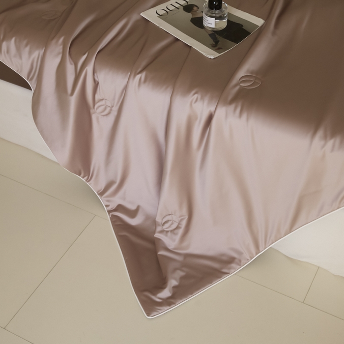 91家纺网 家纺一手货源 找家纺 （总）圣梦莱羽绒家纺 2025春夏新款A类锦氨凉感丝亮丝冰丝绸夏凉被亲肤丝绸被芯（凡质量问题由商家承担）