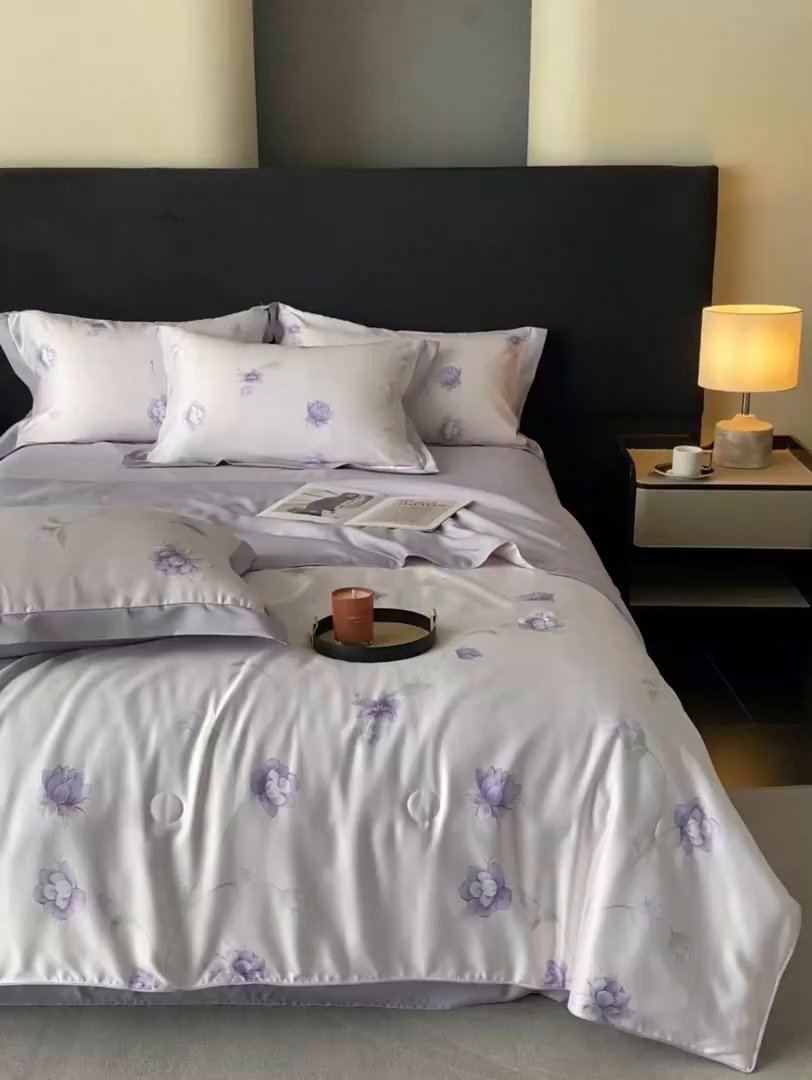 91家纺网 家纺一手货源 找家纺 优悦生活馆 2025新款顺滑冰丝夏被四件套-轻梦轻语 轻语-紫