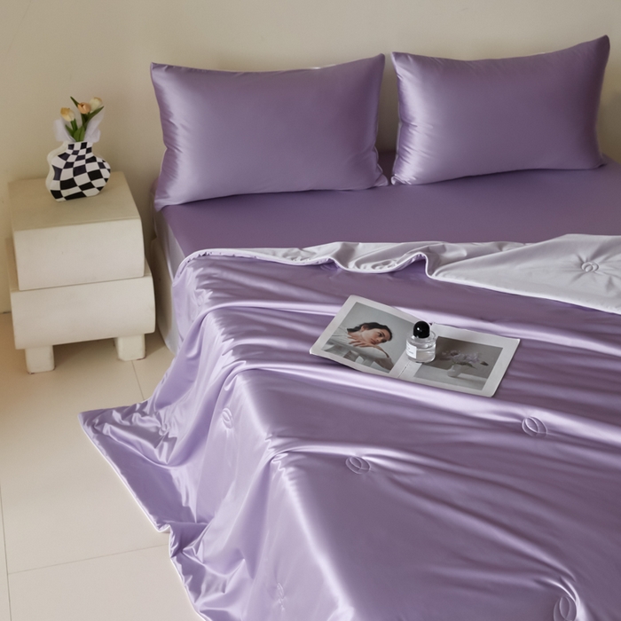 91家纺网 家纺一手货源 找家纺 圣梦莱羽绒家纺 2025春夏新款A类锦氨凉感丝亮丝冰丝绸夏凉被亲肤丝绸被芯 梦幻紫藤