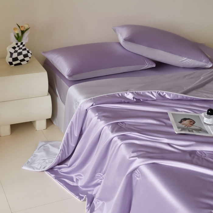 91家纺网 家纺一手货源 找家纺 圣梦莱羽绒家纺 2025春夏新款A类锦氨凉感丝亮丝冰丝绸夏凉被亲肤丝绸被芯 梦幻紫藤