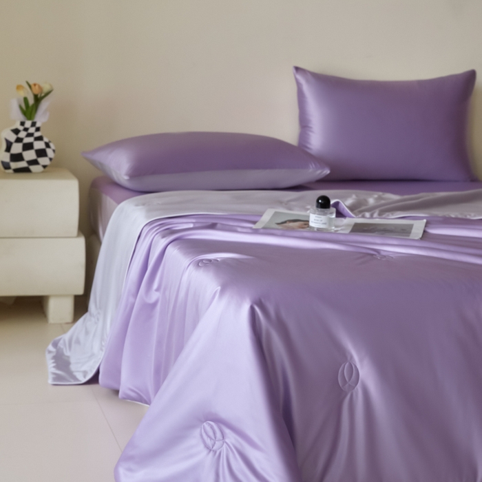 91家纺网 家纺一手货源 找家纺 圣梦莱羽绒家纺 2025春夏新款A类锦氨凉感丝亮丝冰丝绸夏凉被亲肤丝绸被芯 梦幻紫藤