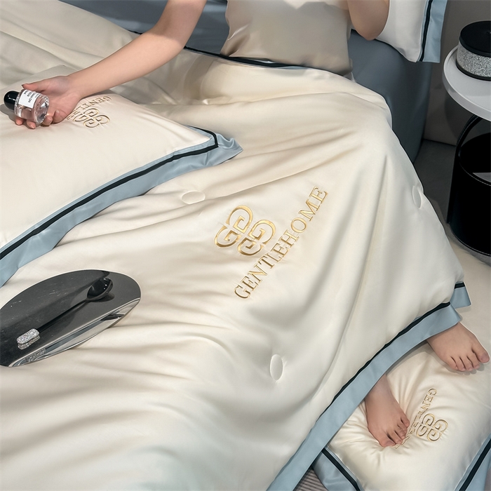 91家纺网 家纺一手货源 找家纺 小久久（小九九） 2025新款水洗真丝夏被-威廉 威廉-奶昔白+海清