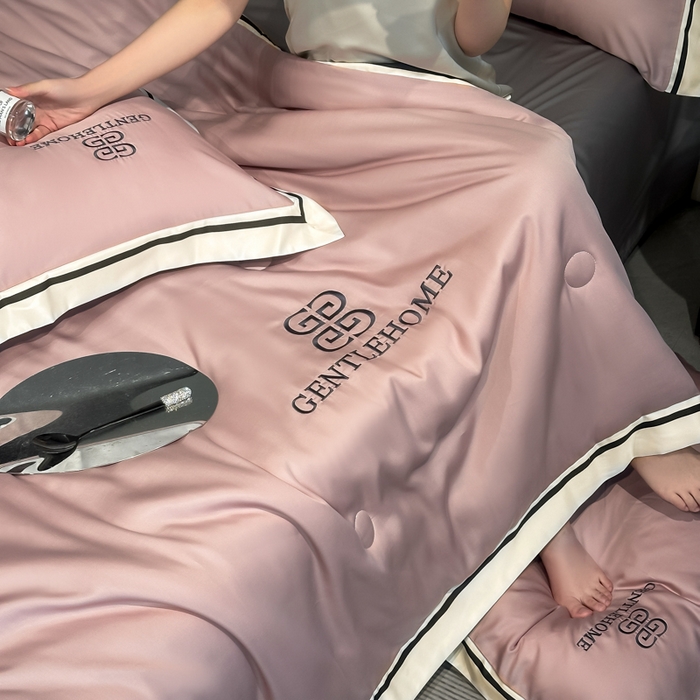 91家纺网 家纺一手货源 找家纺 小久久（小九九） 2025新款水洗真丝夏被-威廉 威廉-浅豆沙+中灰