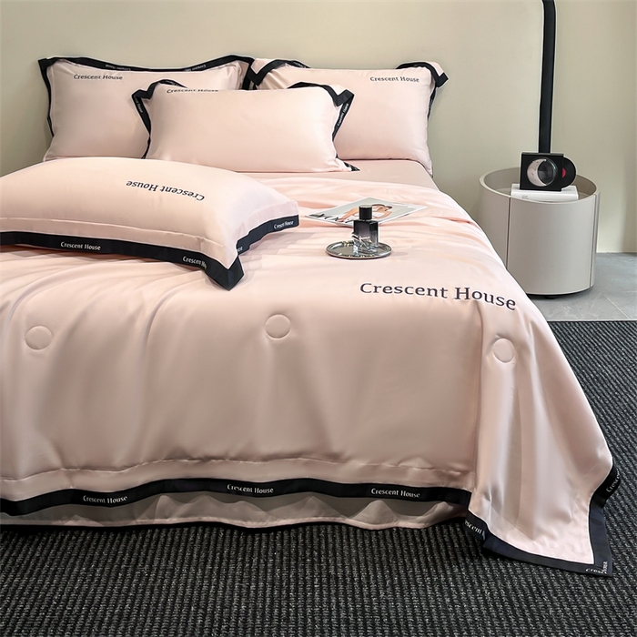 91家纺网 家纺一手货源 找家纺 小久久（小九九） 2025新款水洗冰丝夏被四件套-卡瑞娜系列 卡瑞娜-奶油粉