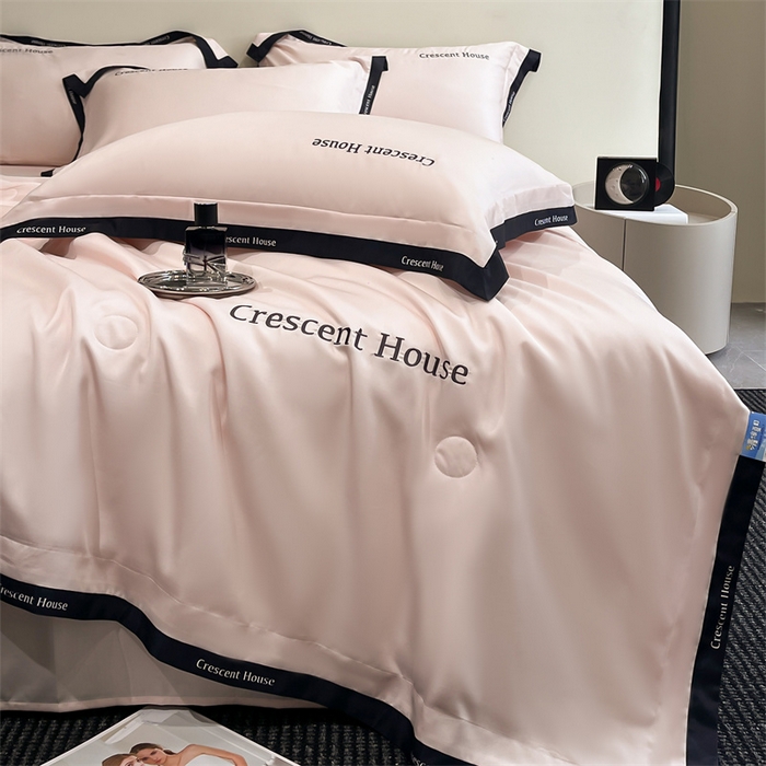 91家纺网 家纺一手货源 找家纺 小久久（小九九） 2025新款水洗冰丝夏被四件套-卡瑞娜系列 卡瑞娜-奶油粉