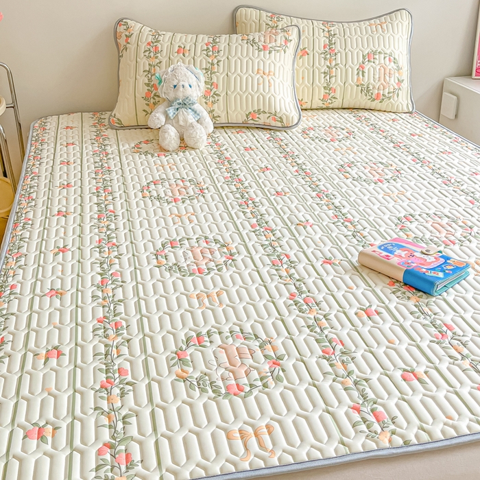 91家纺网 家纺一手货源 找家纺 沐慕 2025新款高克重小清新乳胶凉席-风格二 花花粉兔