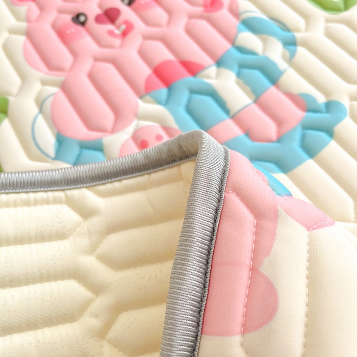 91家纺网 家纺一手货源 找家纺 沐慕 2025新款高克重小清新乳胶凉席-风格二 花环兔兔