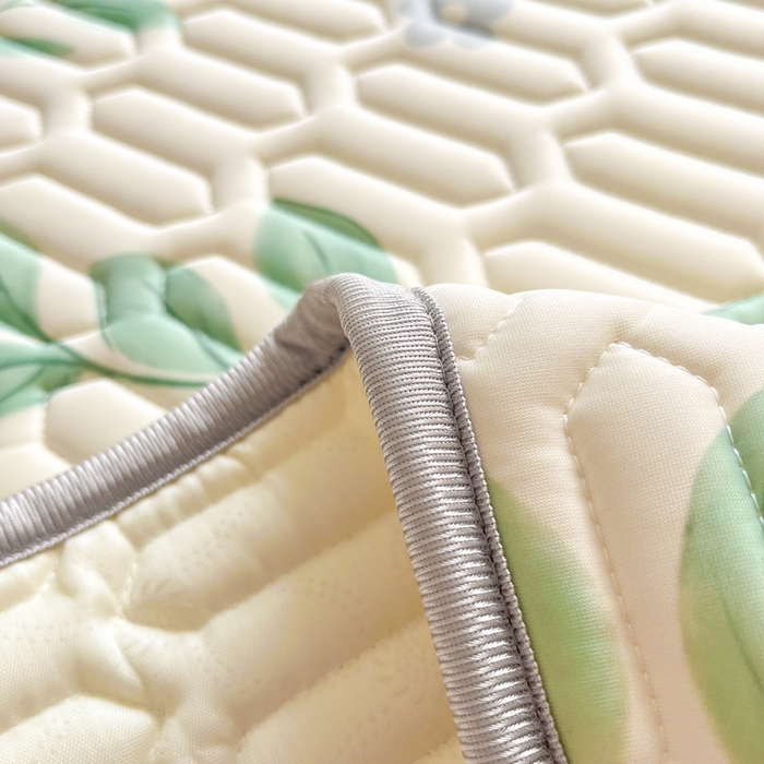 91家纺网 家纺一手货源 找家纺 沐慕 2025新款高克重小清新乳胶凉席-风格二 莫妮卡