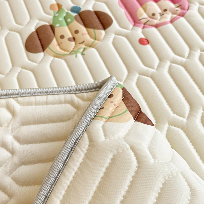 91家纺网 家纺一手货源 找家纺 沐慕 2025新款高克重小清新乳胶凉席-风格二 三小只