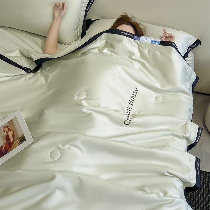 91家纺网 家纺一手货源 找家纺 小久久（小九九） 2025新款水洗冰丝夏被四件套-卡瑞娜系列 卡瑞娜-水果清香