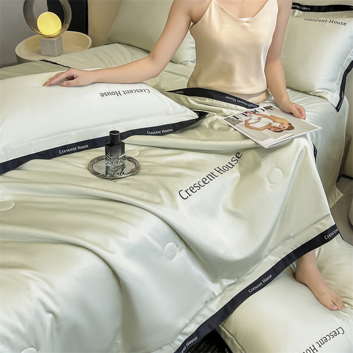 91家纺网 家纺一手货源 找家纺 小久久（小九九） 2025新款水洗冰丝夏被四件套-卡瑞娜系列 卡瑞娜-水果清香