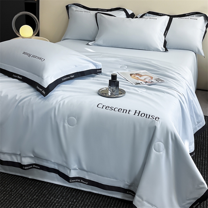 91家纺网 家纺一手货源 找家纺 小久久（小九九） 2025新款水洗冰丝夏被四件套-卡瑞娜系列 卡瑞娜-天空蓝