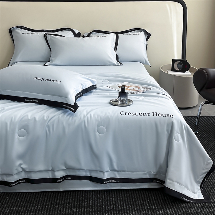 91家纺网 家纺一手货源 找家纺 小久久（小九九） 2025新款水洗冰丝夏被四件套-卡瑞娜系列 卡瑞娜-天空蓝